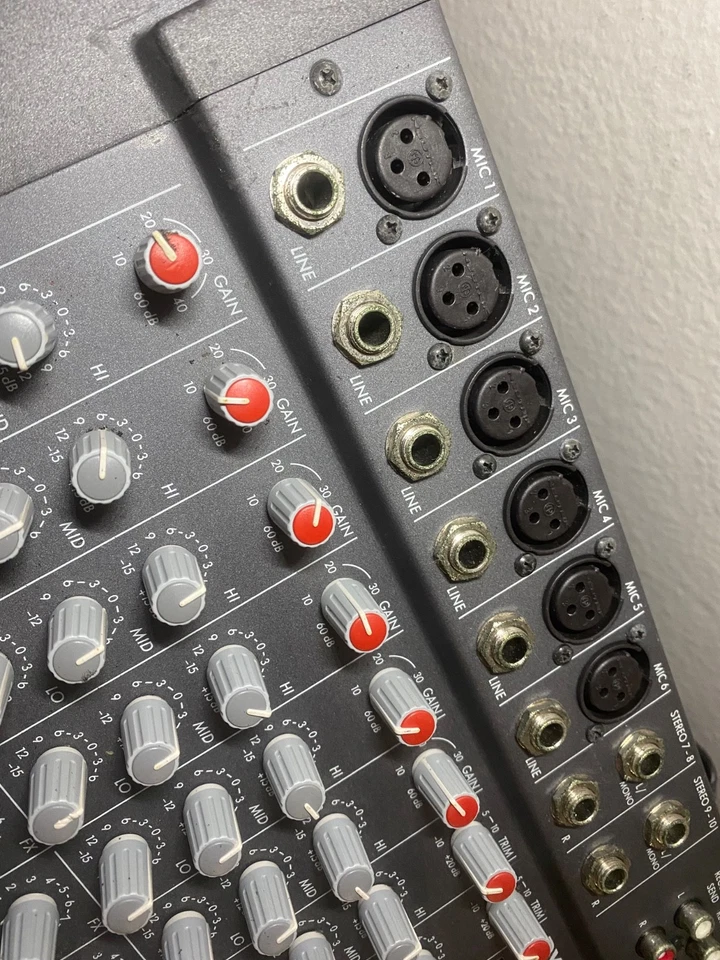 Микшер с усилителем Dynacord PowerMate 600 с адаптерами и жестким корпусом, без недостающих ручек. - Изображение 4 из 4