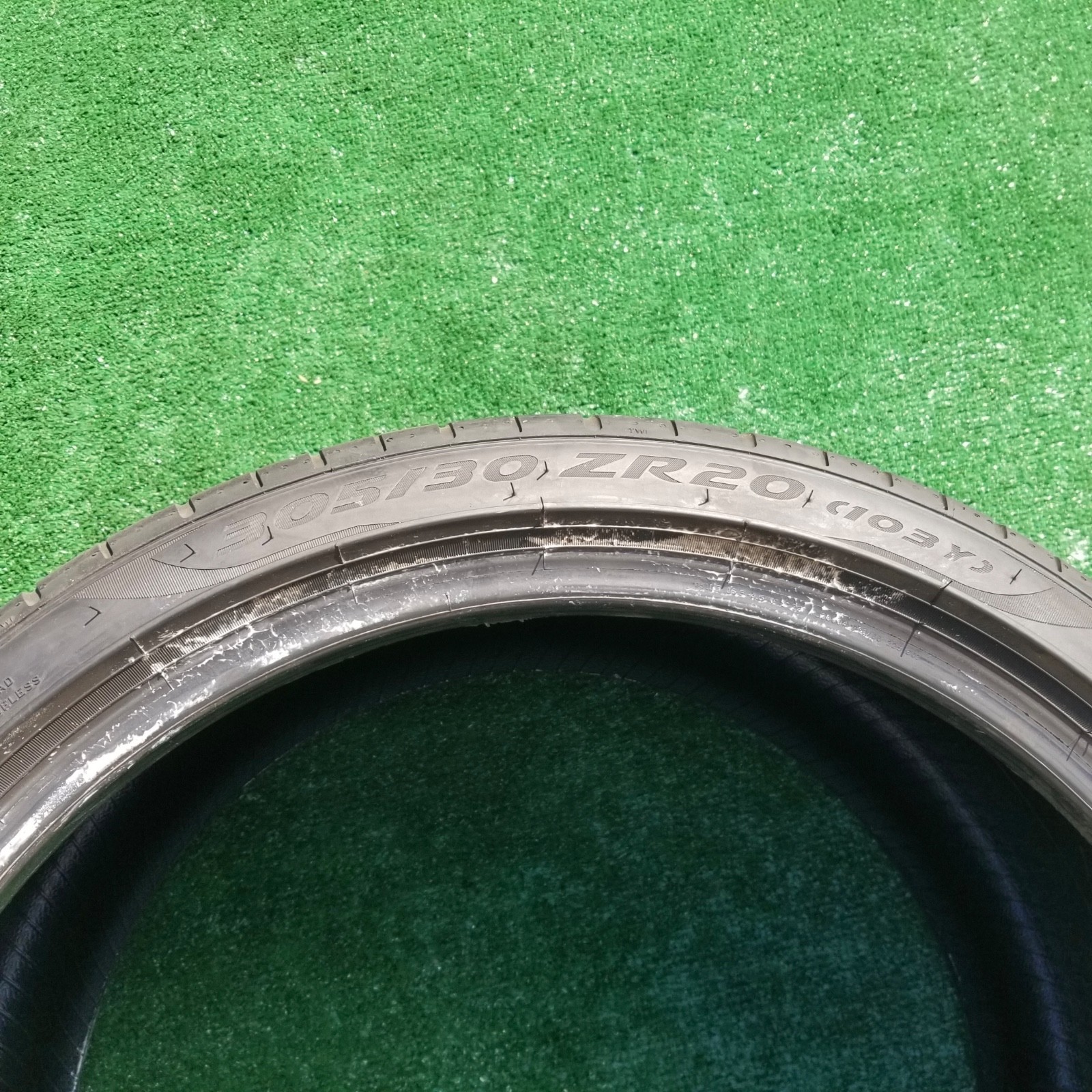 305/30R20 Pirelli P Zero PZ4 Tires 305/30ZR-20 R01 Audi R8 305/30ZR20 60% Tread