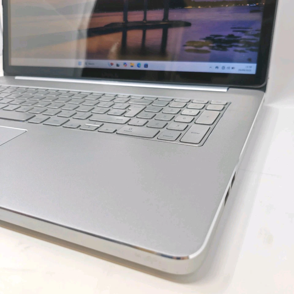 Dell Inspiron 17 7737 i5 8GB 500GB HD 17.3" Touchscreen Aluminium Laptop GeForce - Image 3 of 4