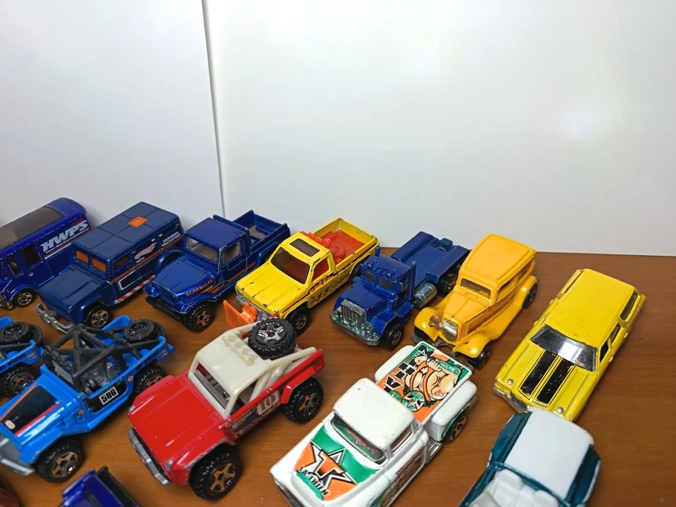 2 LOTTO  39 HOT WHEELS JEEP CAMION PICKUP VARIE SERIE IDEALI PER MERCATINO - Immagine 4 di 4