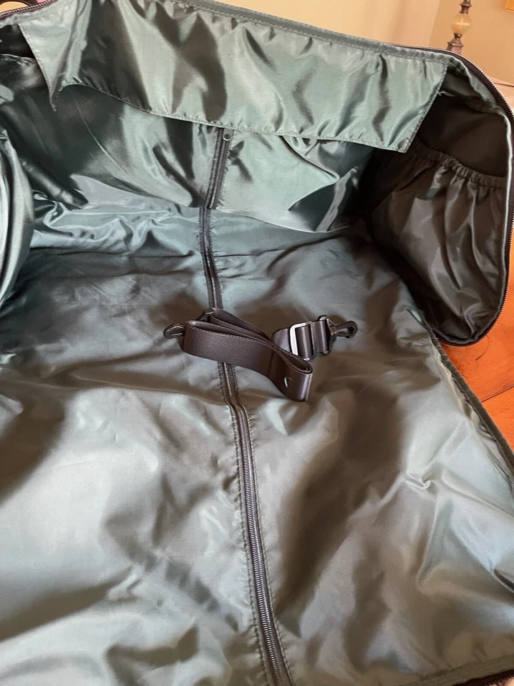 Versatile Halfday Duffel Bag: Ideal for Travelers & Team Gifts – Charming & Nice - Image 3 of 4