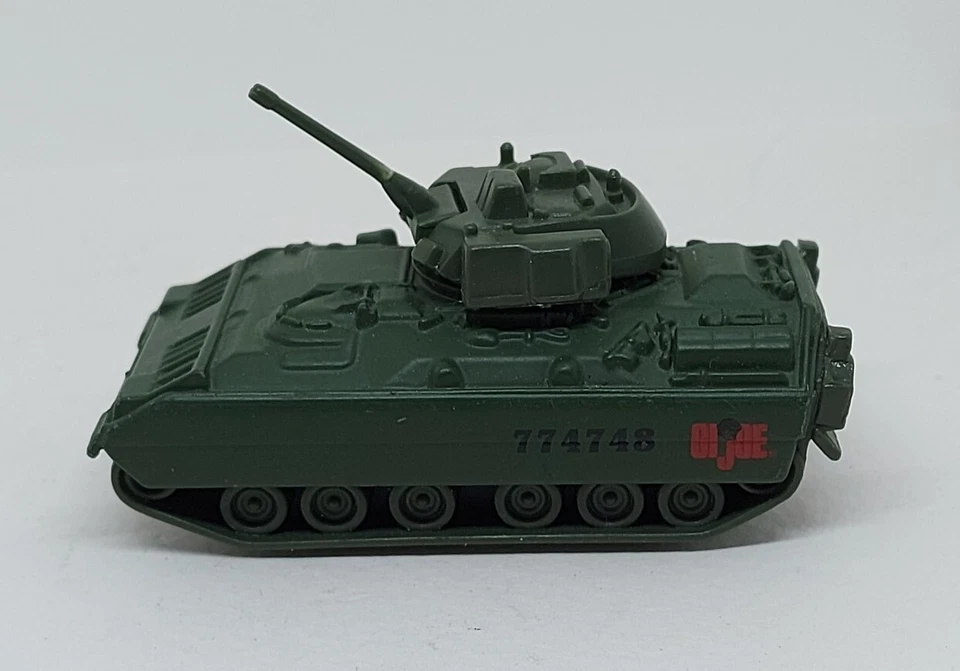 Tanque GI JOE SERIE I M3 BRADLEY CFV VERDE OSCURO 2001 MAISTO Foto 2 de 4
