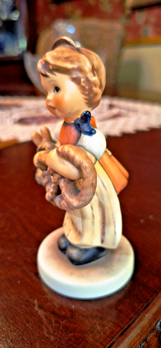 Vintage Signed 1996 Hummel Figurine #2004 "Pretzel Girl" bread basket & pretzel - Picture 2 of 11
