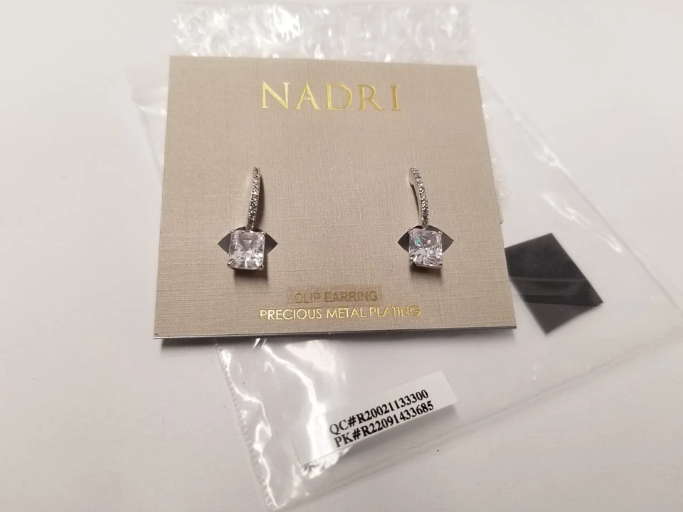 Pendientes de clip de plata esterlina enchapados en rodio circonita cúbica corte esmeralda Nadri "Modern Love" Foto 2 de 4