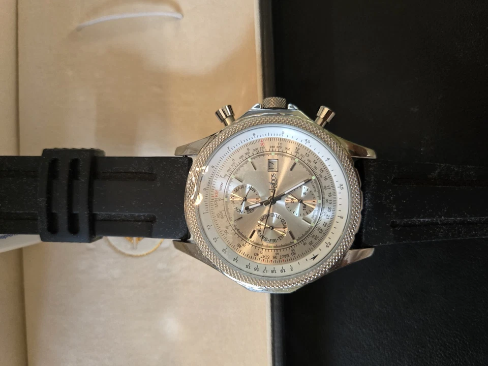 Akribos XXIV esfera grande plateada cronógrafo para hombre Foto 2 de 4