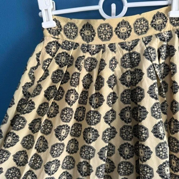 Vintage 90s 100% Silk Shorts Women's Size 6 Petite Jones New York Pleated Retro - Image 3 of 4