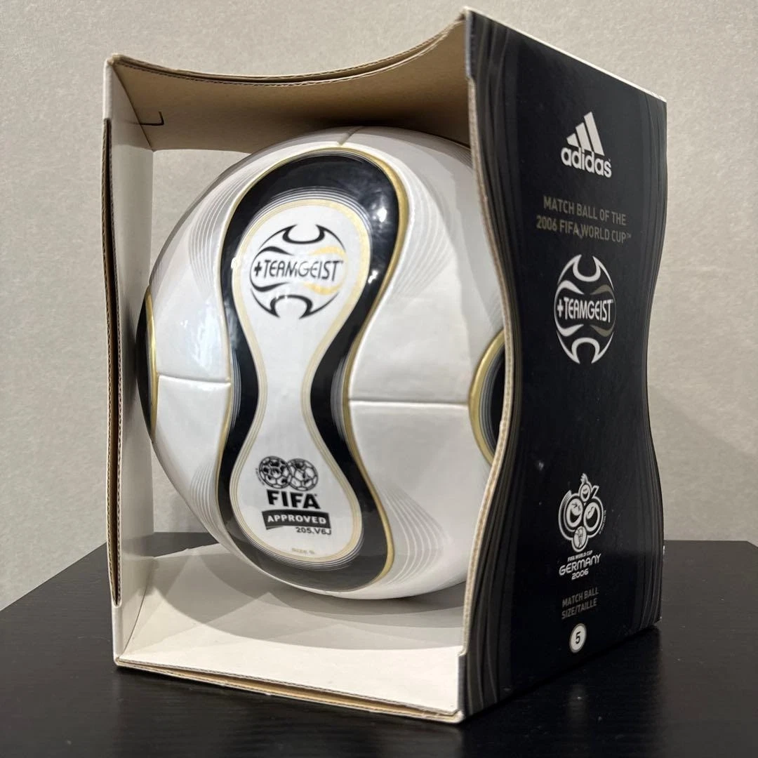 Preços baixos em Bola Adidas 2006 | eBay