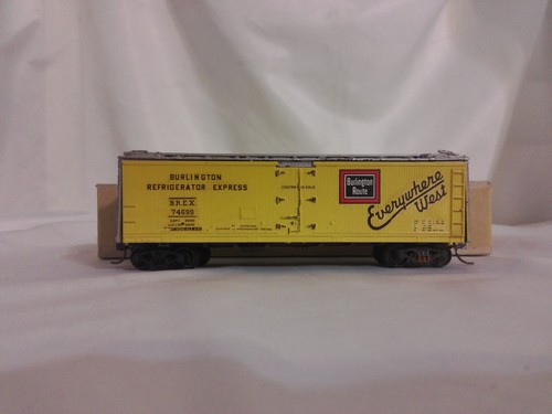Accurail 74699 - Escala HO Burlington Route Reefer Everywhere West Bandera Caída | Zustand: Used