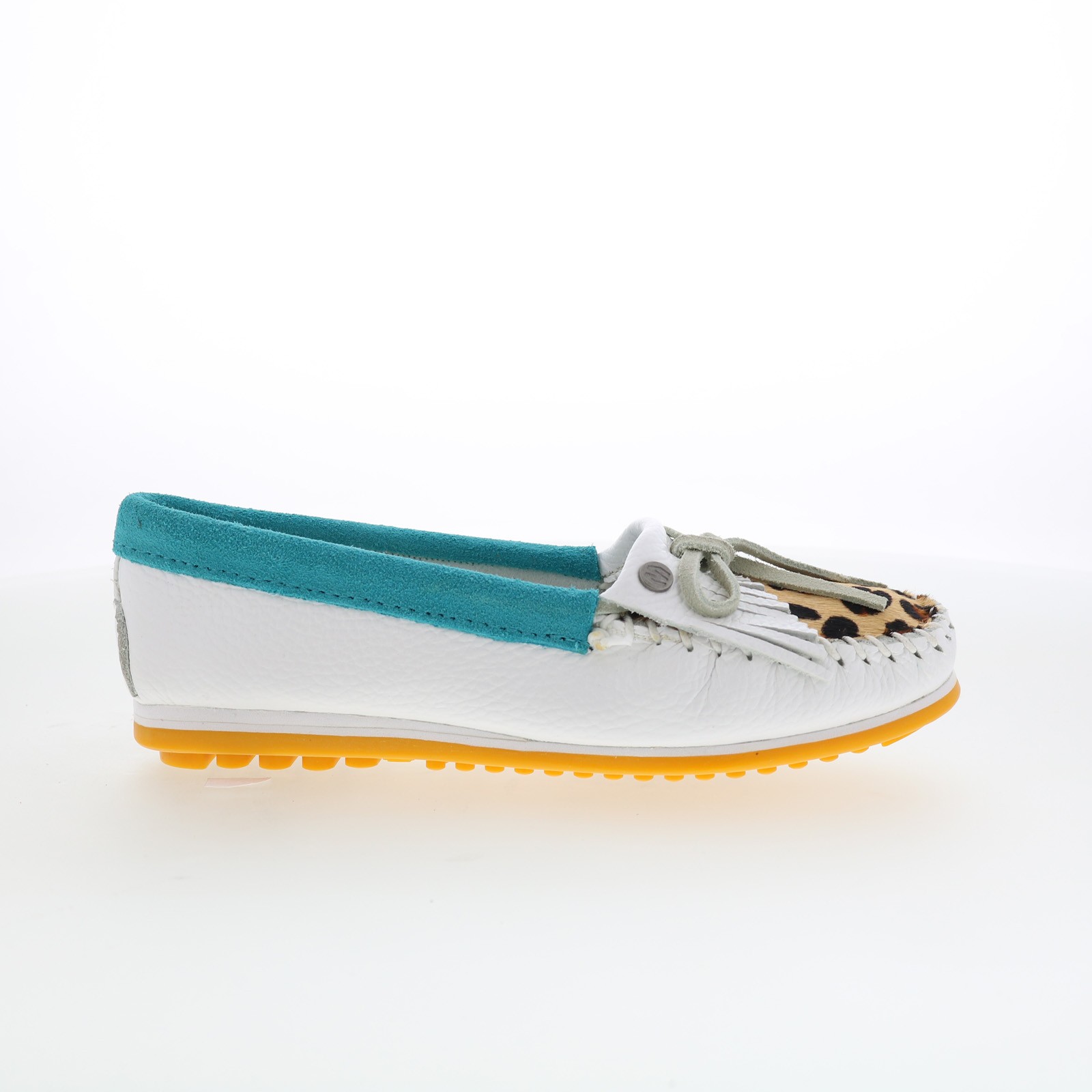 Minnetonka Kilty Plus Leopard Plug 4327 Womens White Loafer Flats Shoes 9990₽