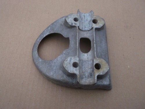Honda CA77 305 Dream Handlebar Base Clamp - Picture 2 of 3