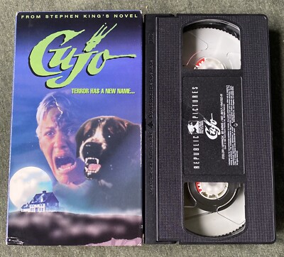 (未使用･未開封品)Stephen King&#39;s Golden Years [VHS] Golden Years & Cujo 2 VHS Lot Stephen King Horror World