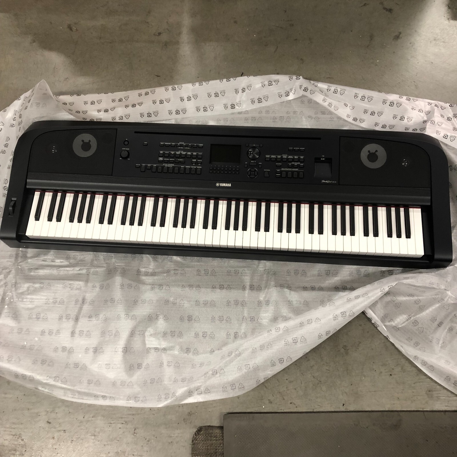 Yamaha DGX670B 88Key Portable Grand Digital Piano Black 889025128889