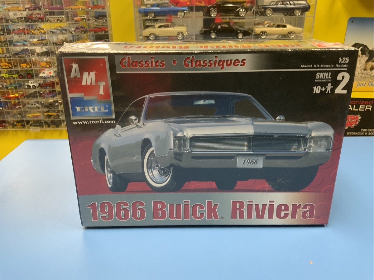 AMT ERTL 1966 BUICK RIVIERA 