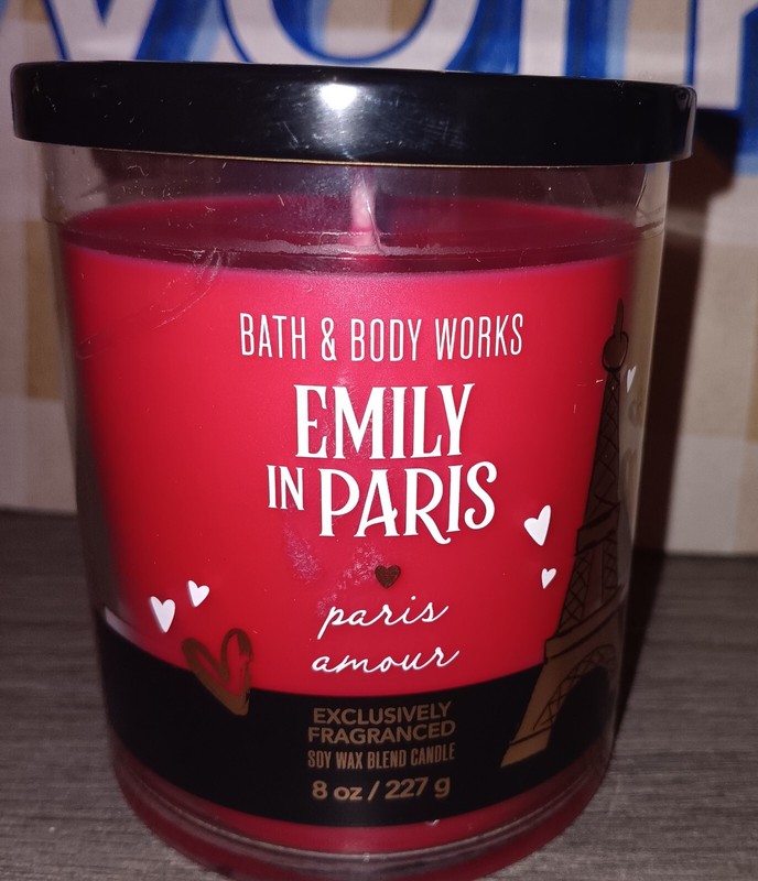 Bath & Body Works Emily in Paris  PARIS AMOUR Single Wick Candle RETIRED SCENT