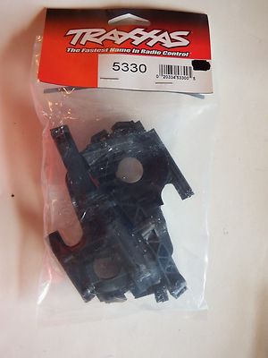 Traxxas 5330 Front Revo Bulkhead Replacement Part - Left & Right Halves With Diff Retainer