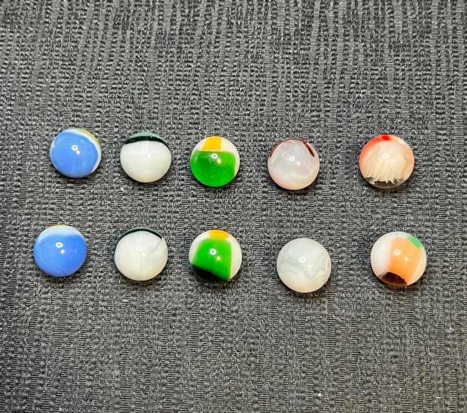 10 Vintage Vitro Agate Tri-lites, Conquers, and Tiger’s eye Marbles w/Display Bx - Image 4 of 4