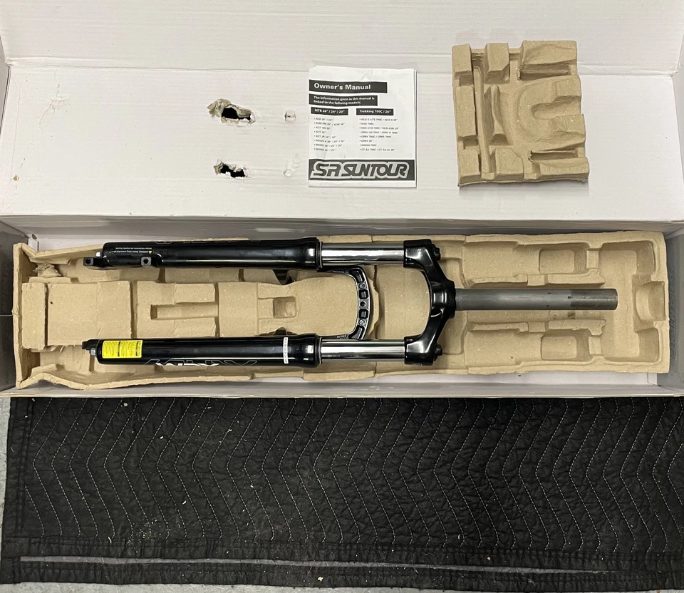SR Suntour XCM Suspension Fork 26 , 1 1/8 , 210mm Threaded Steerer, 100mm Travel - Image 3 of 4