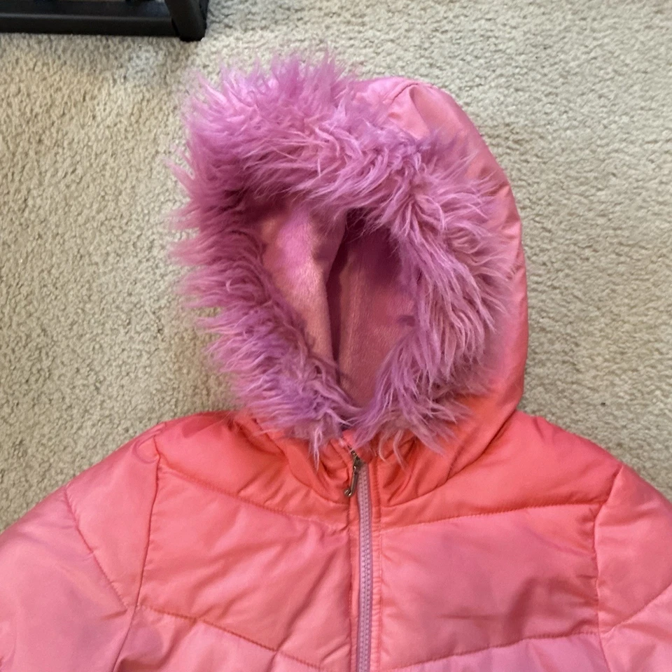 Jaqueta de inverno Juicy Couture M 10/12 com capuz de pele sintética roxa ombré - Imagem 2 de 4