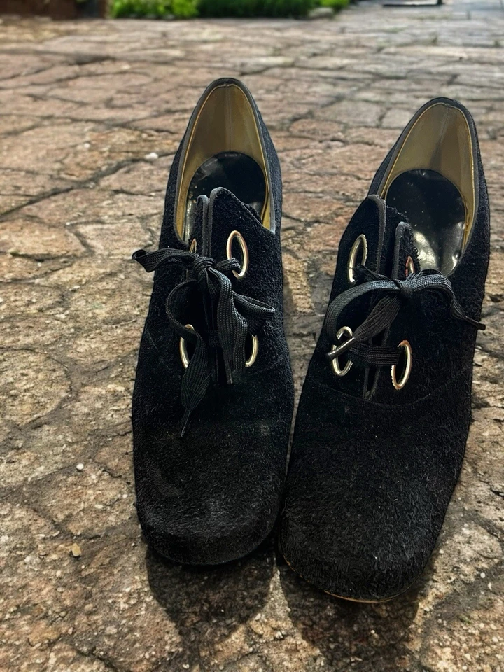 Vintage black Suede Handmade(?) Lace Up Heel Shoes Women Size 8.5 AA - Image 3 of 4