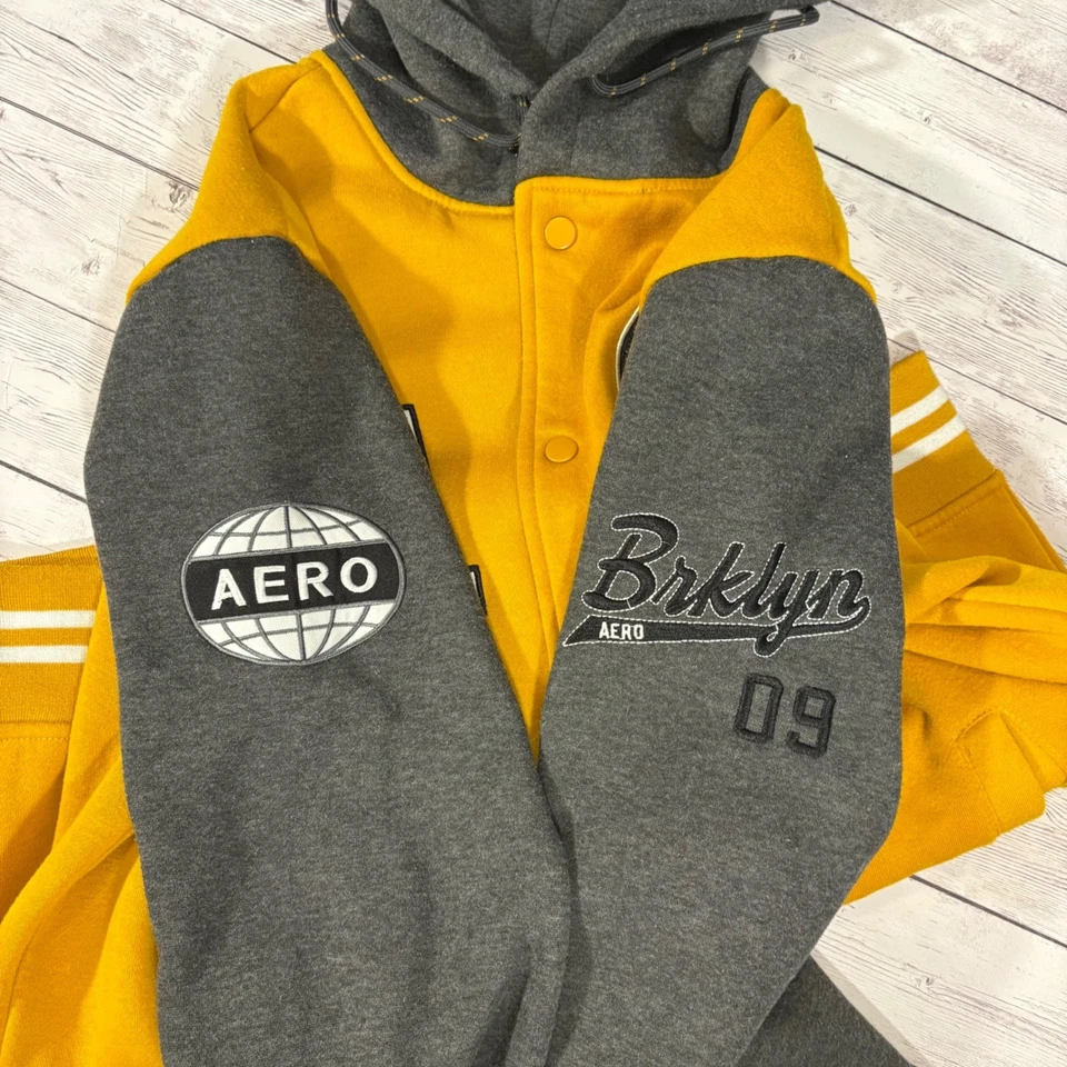 Chaqueta con Capucha Universitaria Aéropostale Brooklyn NY Para Hombre Talla L Gris Dorado Aero Foto 4 de 4