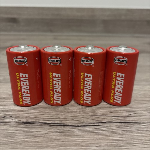 x4 Vintage D Cell Eveready Ultra Plus Red Batterien 2000-01 Sammlerstück Requisite