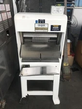 Oliver Gravity Feed Bakery Bread Slicer 797-32NC 1/2'' slice