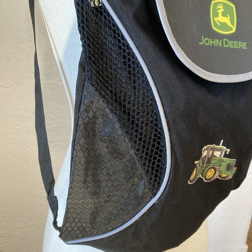 John Deere Rucksack Kordelzug mit Klappe schwarz Nylon 13" x 17" neu ohne Etikett - Bild 4 von 13