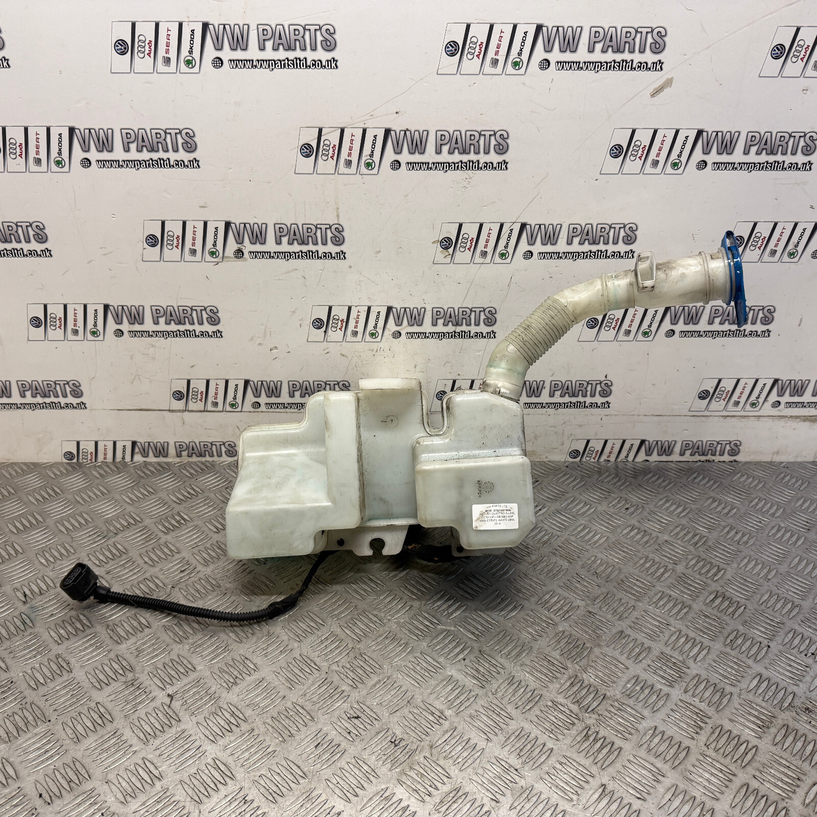 AUDI Q3 WINDSCREEN WASHER BOTTLE RESERVOIR W/PUMPS 8U0955451Q 2018
