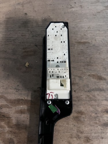 2009-10 Pontiac Vibe Drivers Left Front Master Door Switch - Picture 7 of 9