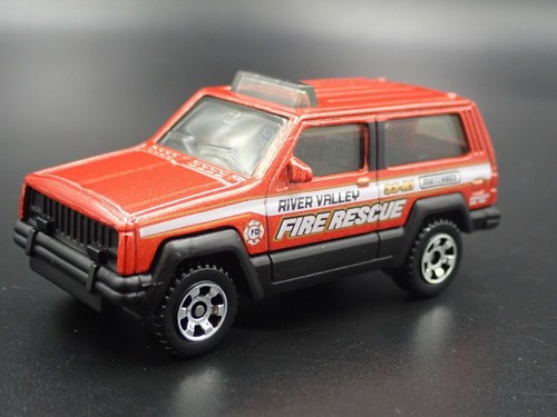 JEEP CHEROKEE DE 1984 A 2001 CON ENGANCHE MODELO A ESCALA 1:64 DIECAST - Imagen 2 de 9
