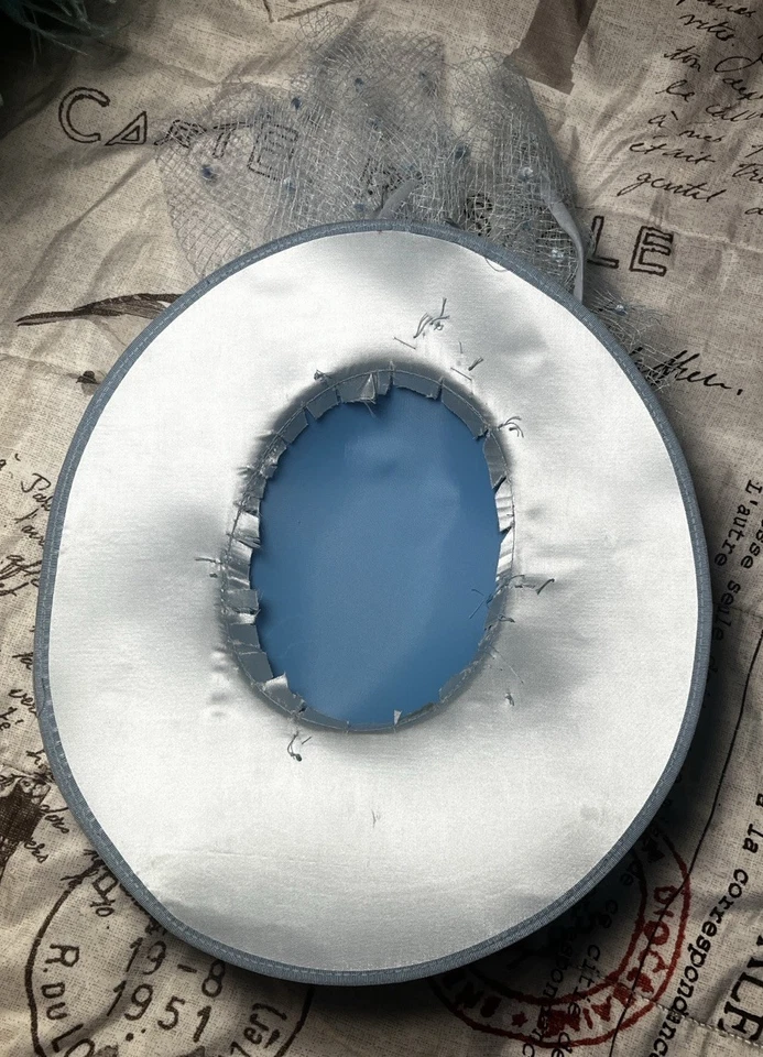 Sombrero de fiesta vintage genuino de la década de 1920 con aleta con plumas y flores con imagen Cartwheel Hat Foto 3 de 4