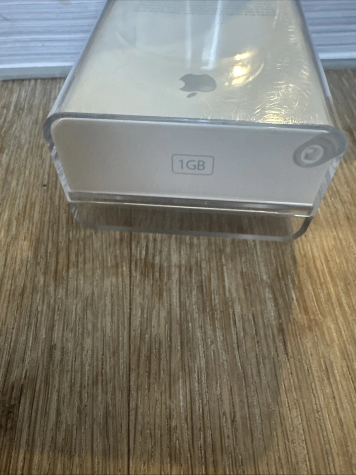 BRAND NEW SEALED Apple A1204 1GB 2nd Generation iPod Shuffle - Silver SKU-PVTE - Image 4 of 4