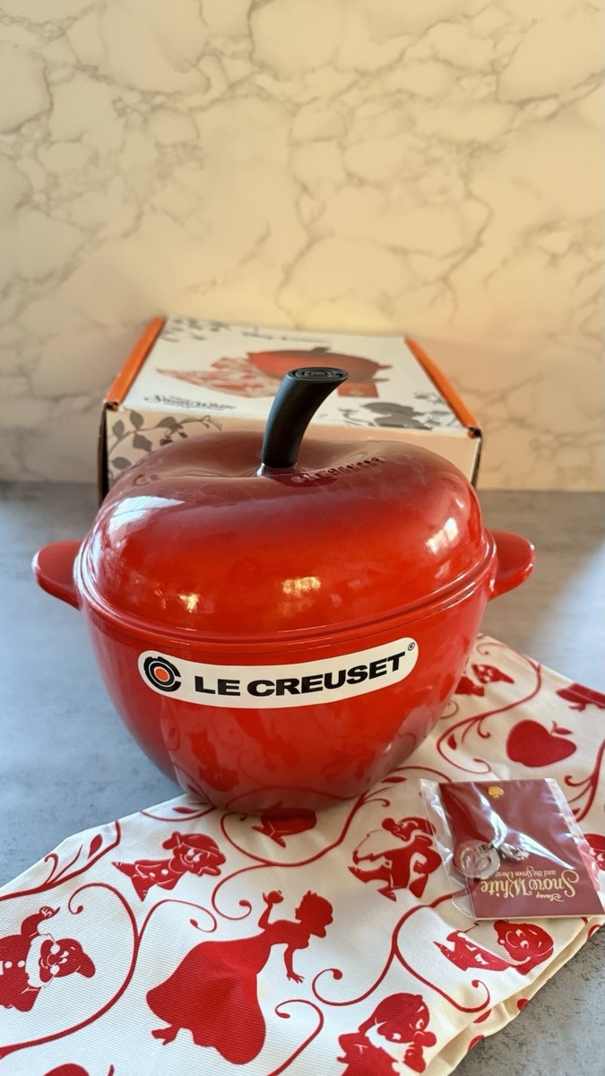 Le Creuset Snow White Apple Cerise Cast Iron Pot Set 2.25 Qt New