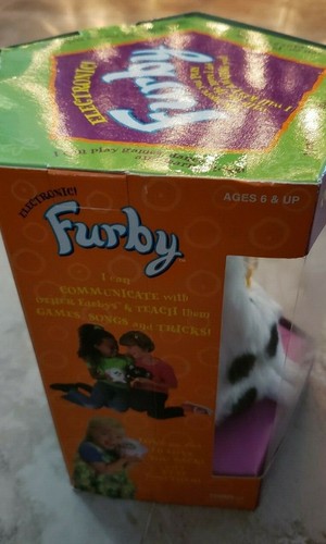 VINTAGE 1998 FURBY MODEL 70-800 WHITE WITH BLACK SPOT/BLUE EYES NEW SEALED - Picture 4 of 5