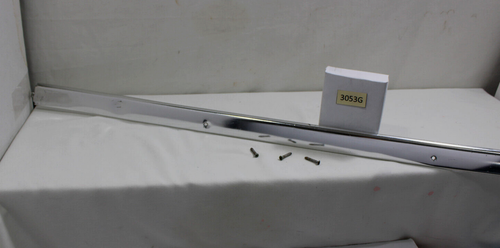 1963-1964 PONTIAC GRAND PRIX INTERIOR DRIVER FRONT UPPER WINDOW ALUMINUM TRIM - Picture 2 of 9