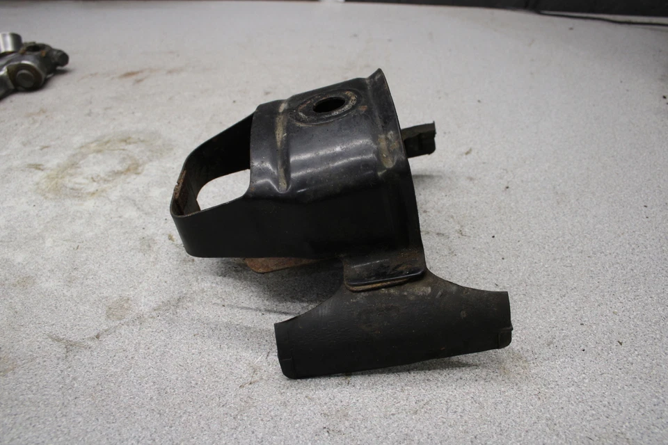 1972 Yamaha R5C 350 REAR GAS TANK MOUNT BRACKET U7-2907.KN - Image 3 of 4