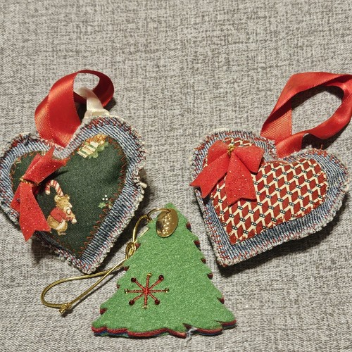 Pair Of Primitive Christmas Heart Pillow Ornaments &Felt Christmas Tree Starbuck