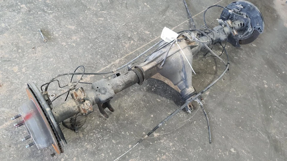 2015-2018 SILVERADO 1500 Rear Axle Assembly 6.2L, (9.75" ring gear), 3.23 gear Foto 3 de 4