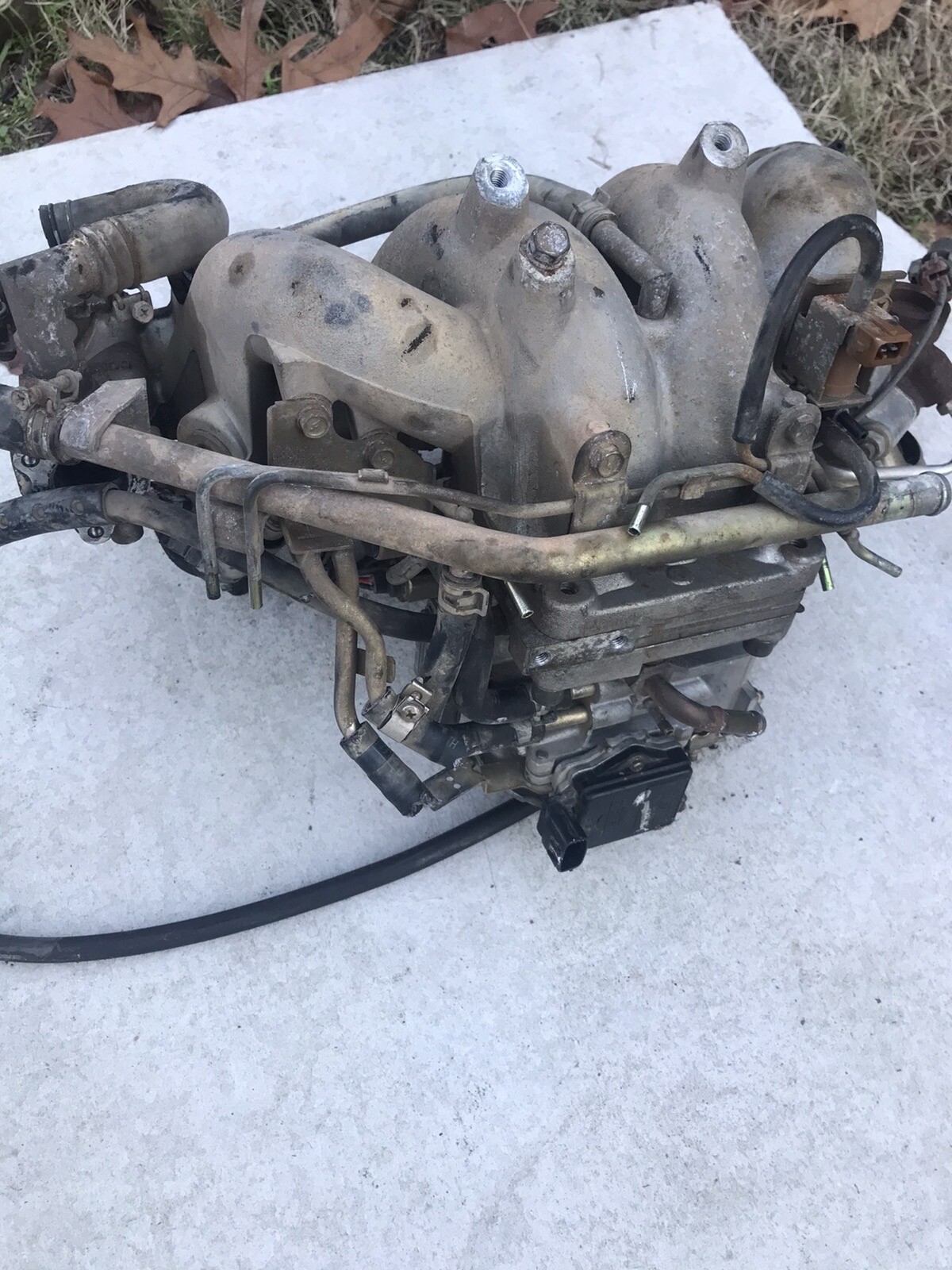 9094 nissan hardbody d21 OEM ka24e intake manifold & Injectors