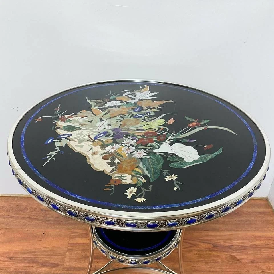 Par de mesa antigua redonda de dos niveles con patas de pata de gueridón de mármol negro azul lapislázuli Foto 2 de 4