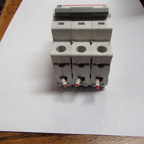 Cutler-Hammer D15 WMS3D15 Circuit Breaker 15A 415V 3 Pole Used - Picture 7 of 8