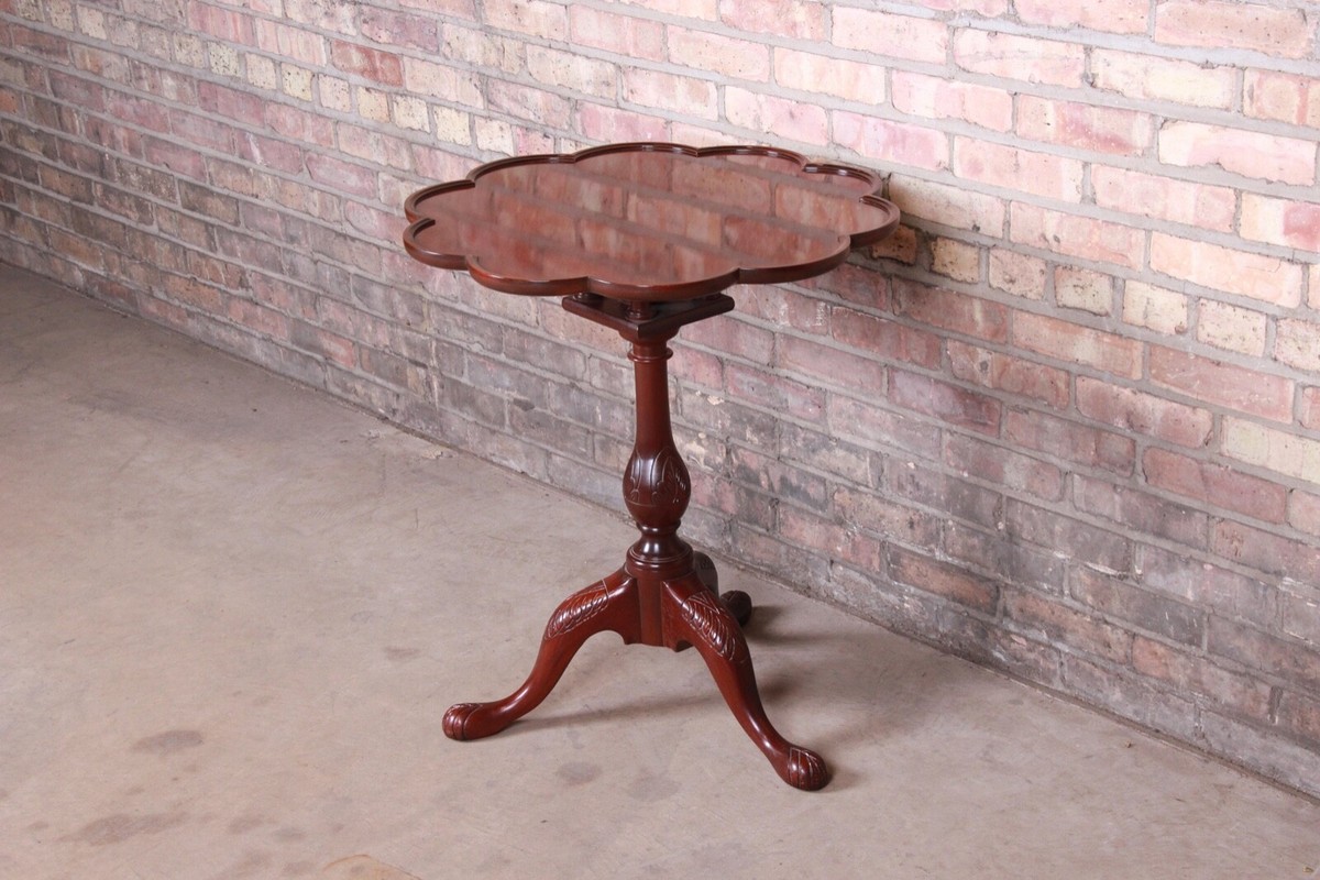 Baker HISTORIC CHARLESTON ティルトトップテーブル 猫脚 Baker Furniture Historic Charleston Carved Mahogany Tilt Top