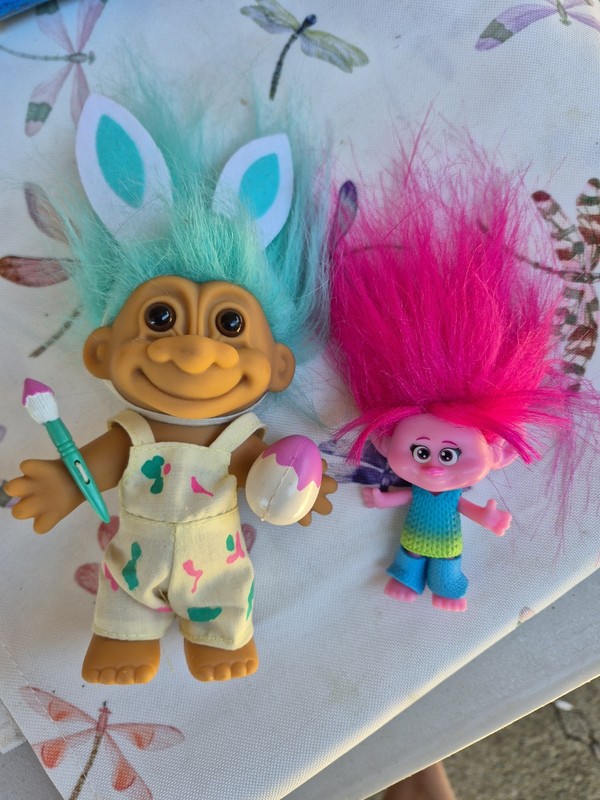 Vintage Russ Berrie Painter Troll in Original Clothes & Poppi