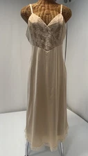 VTG 70’s Vanity Fair Sz 36L Champagne Full Slip Dress Nylon Lace Trim Nightgown