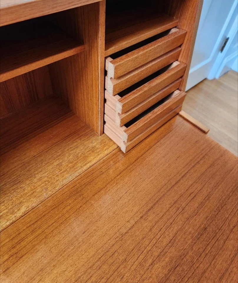 Antiguo escritorio danés de madera de teca - impecable sin manchas Foto 3 de 4