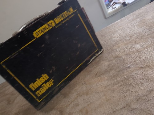 Stanley Bostitch N60FN 15 Gauge Angle Pneumatic W/ Box - Picture 7 of 13