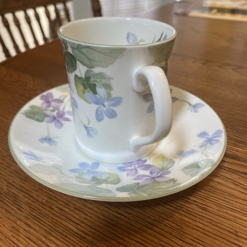 Elizabethan "Harewood" Staffordshire Bone China Teacup & Saucer English Violets - Imagen 3 de 4