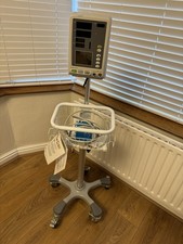 Monitor paziente Edan M3A Vital Signs con supporto, bracciale per bambini e documenti