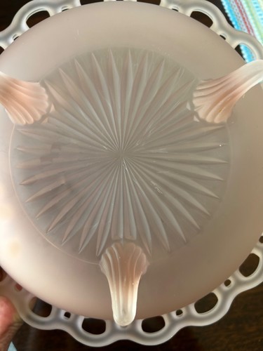 Vintage Anchor Hocking Old Colony Open Lace Pink Frosted 3 Footed Bowl ap 10 3/4 - Imagen 6 de 7