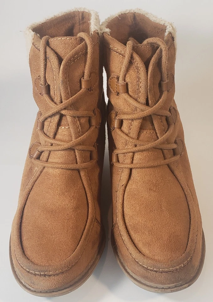 Botines de cuña Mad Love para mujer 6,5 botas de gamuza sintética tostadas/encaje con ribete de piel  Foto 3 de 4